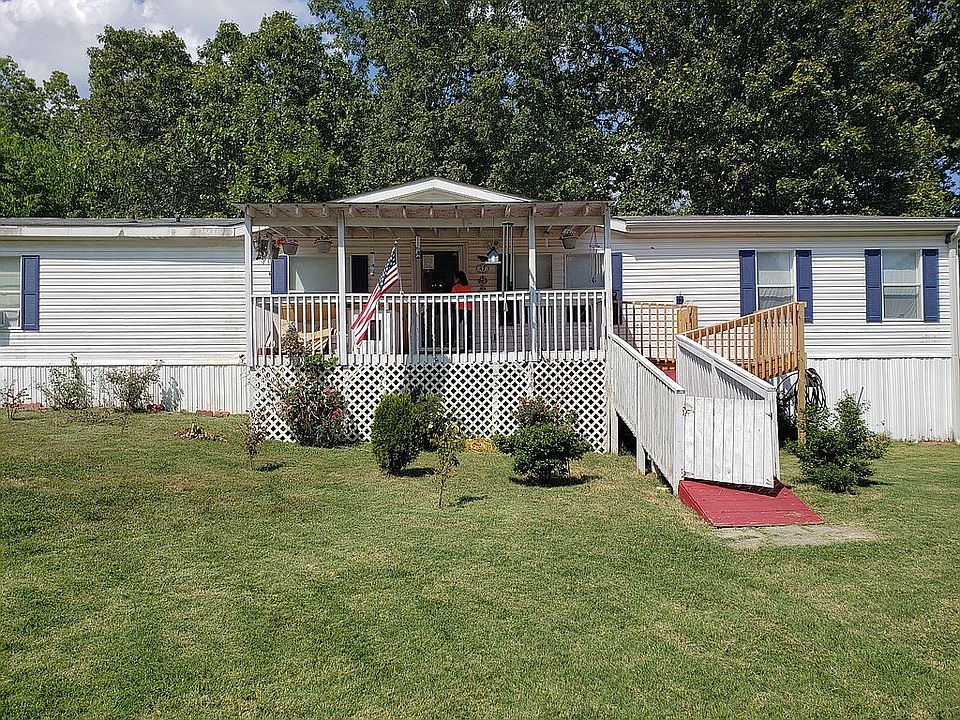 Front of home has a ramp