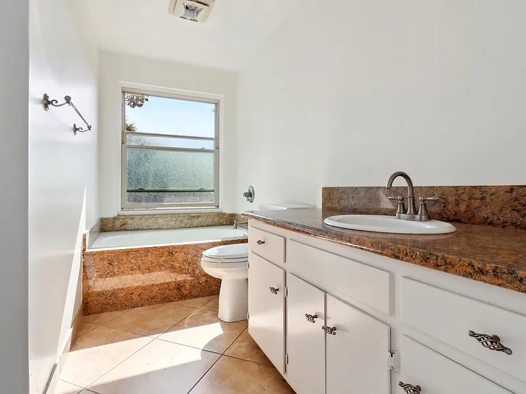 Pershing Dr — Photo 21
