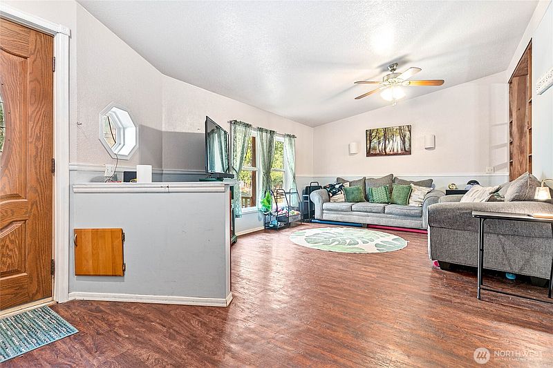5th image of 172 Sprague Valley Drive