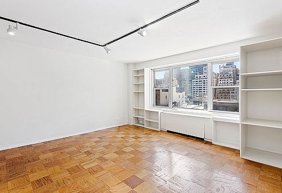 4th image of 224 E 60th St APT 10G