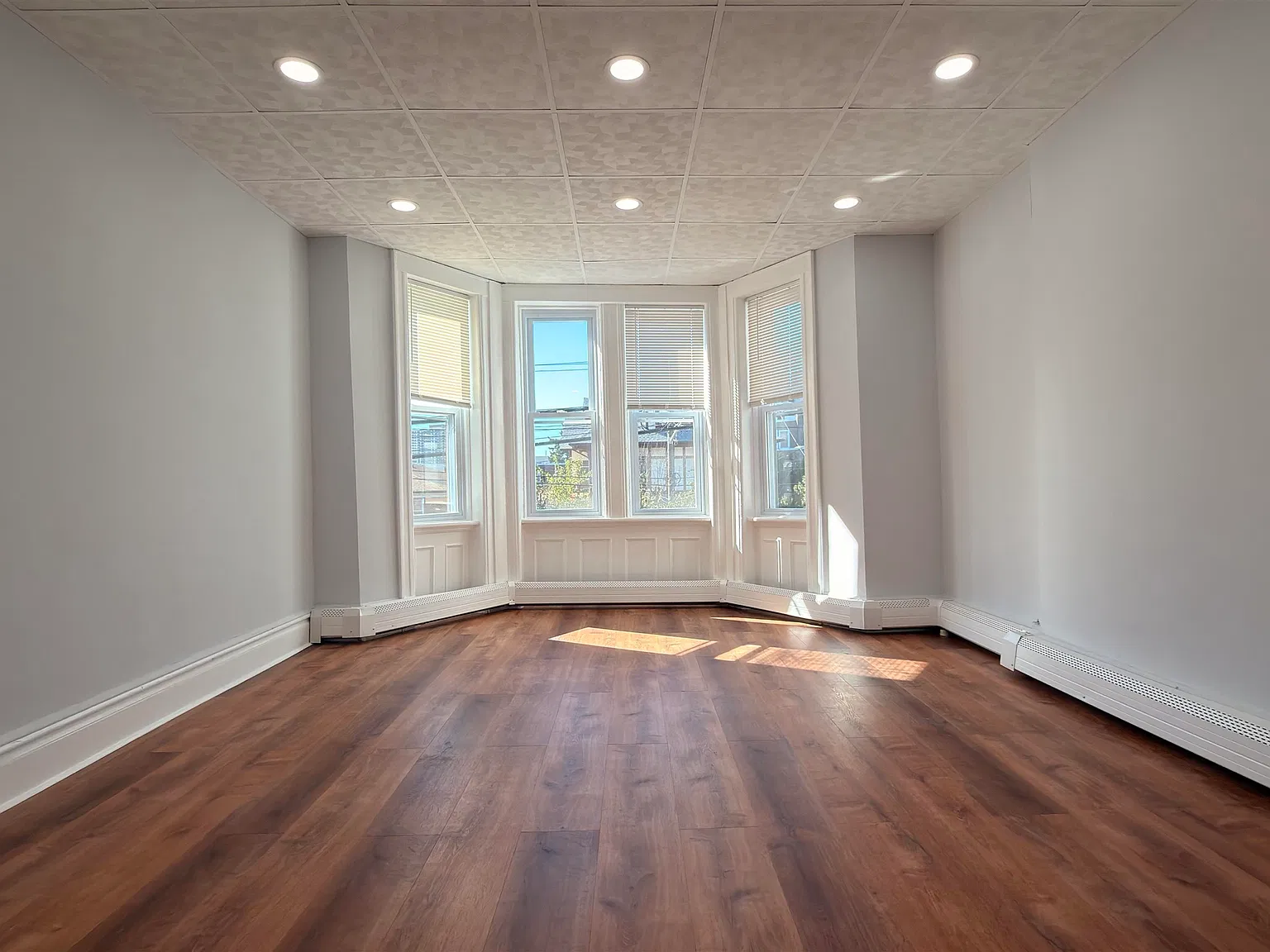 3 bed, 1.0 bath, $2,900 — Photo 3