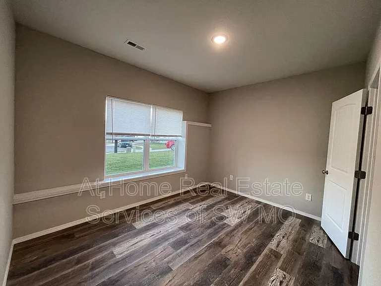 1905 S 15th Ave — Photo 15