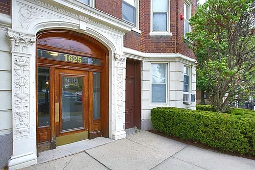 1625 Commonwealth Ave #1 Photo 1