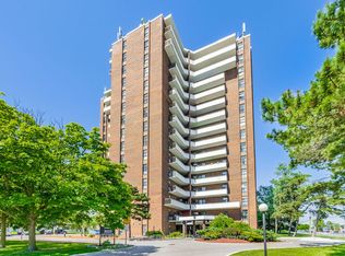 3025 Queen Frederica Dr #1007, Mississauga, ON L4Y 3A1