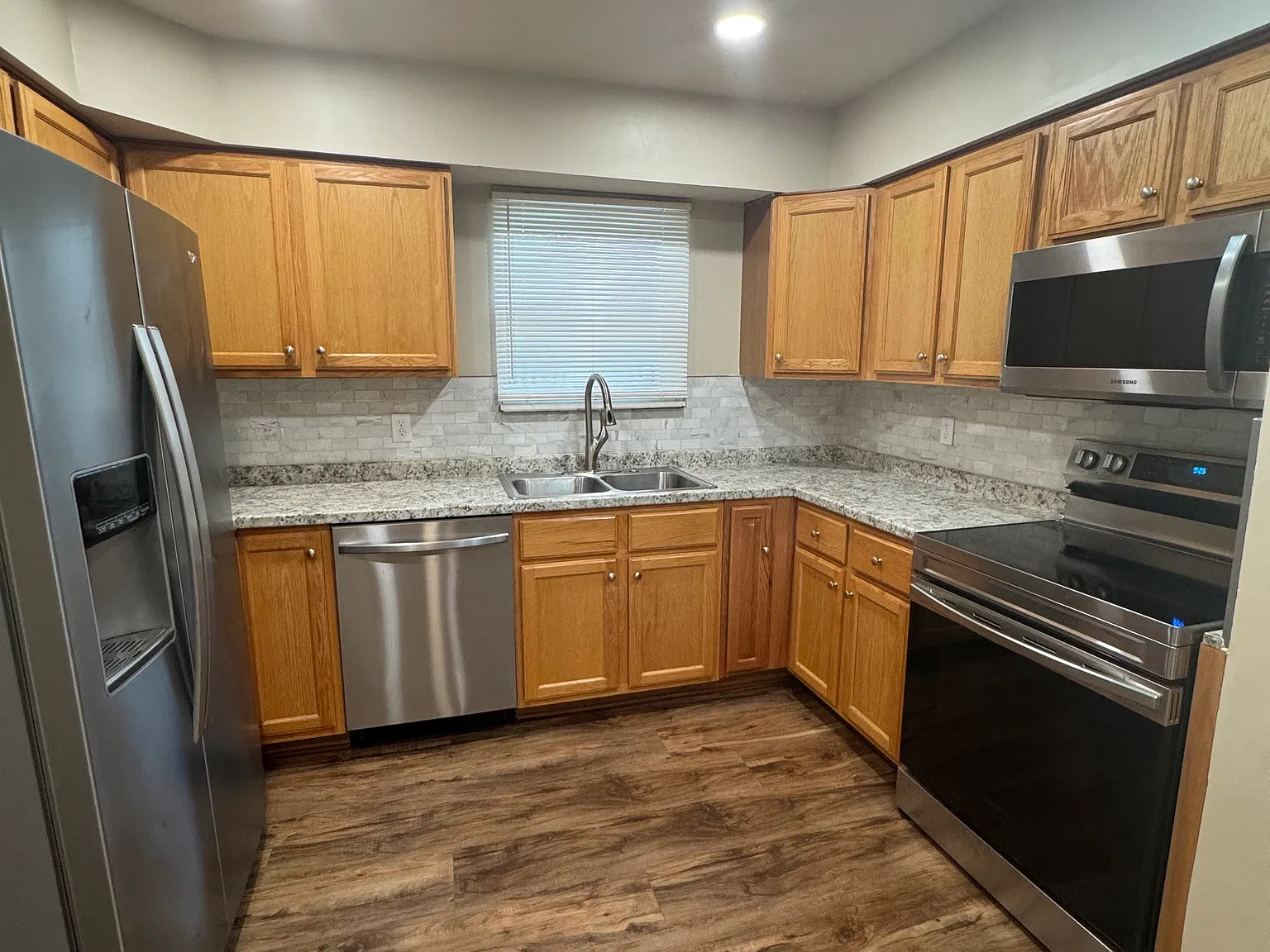 2 bed, $1,600 — Photo 3