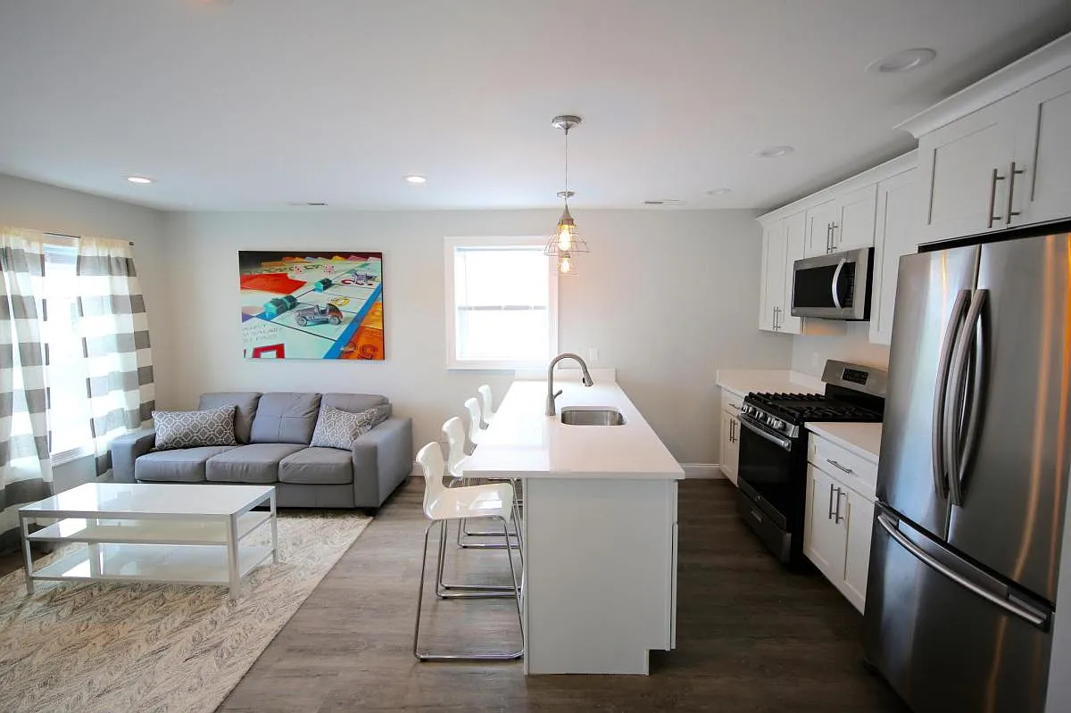 7 bed, 815 sqft, $1,175 — Photo 1