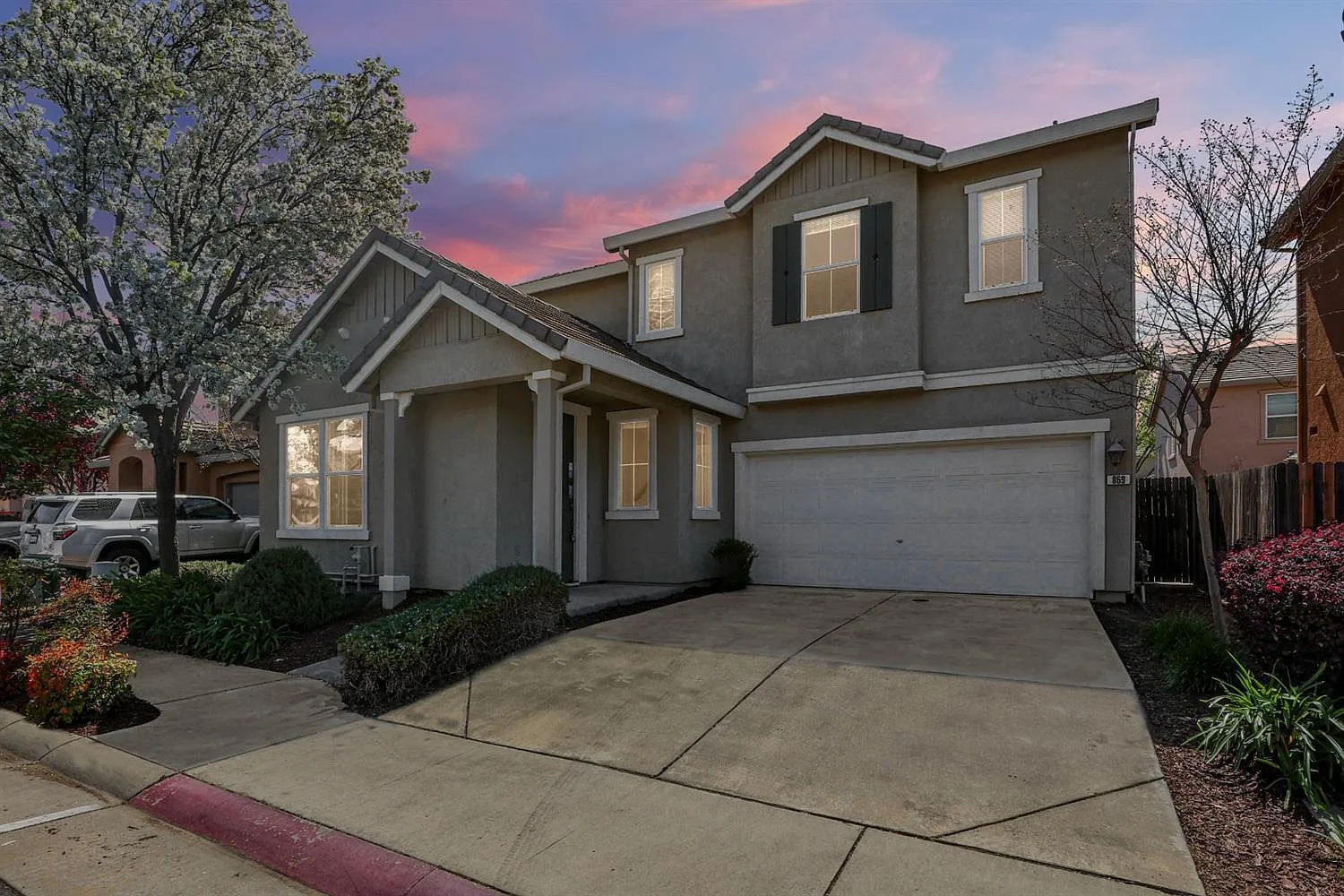 869 Courtyards Loop photo 1