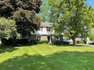 605 Roosevelt Rd, East Rochester, NY 14445