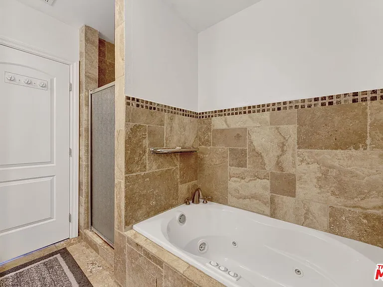 10109 Gloria Ave — Photo 15