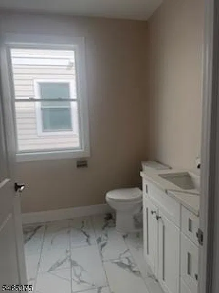 1 bed, 1.0 bath, $2,350 — Photo 3