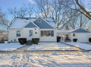 8170 Lillian St, Center Line, MI 48015