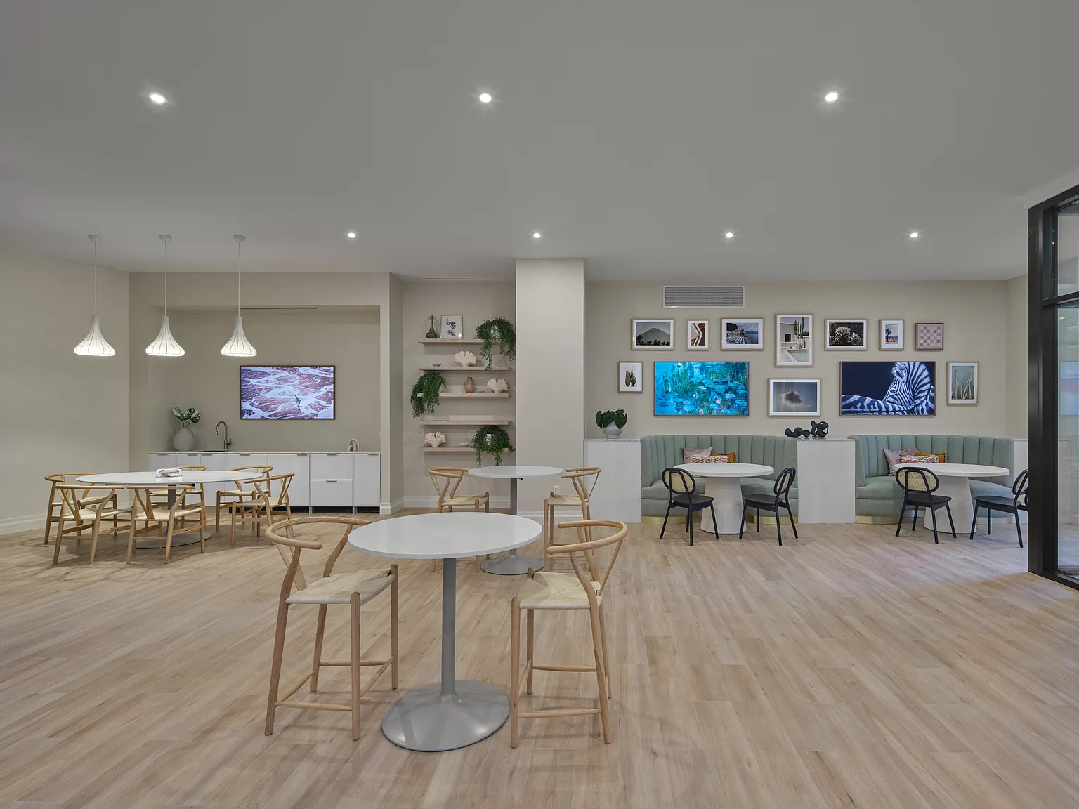 2 bed, 983 sqft, $2,579 — Photo 3