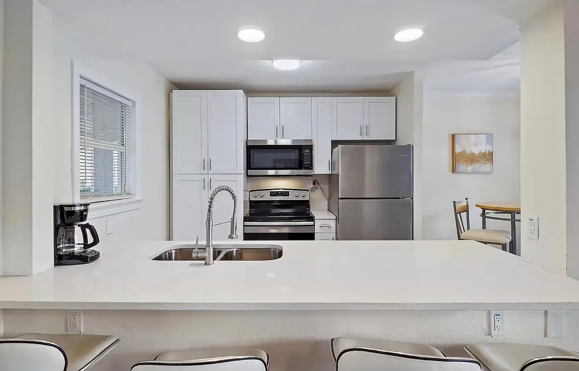 2 bed, 1000 sqft, $3,000 — Photo 3