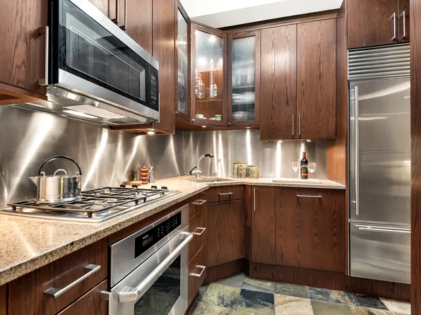 425 Park Avenue South 2C image 3 of 9