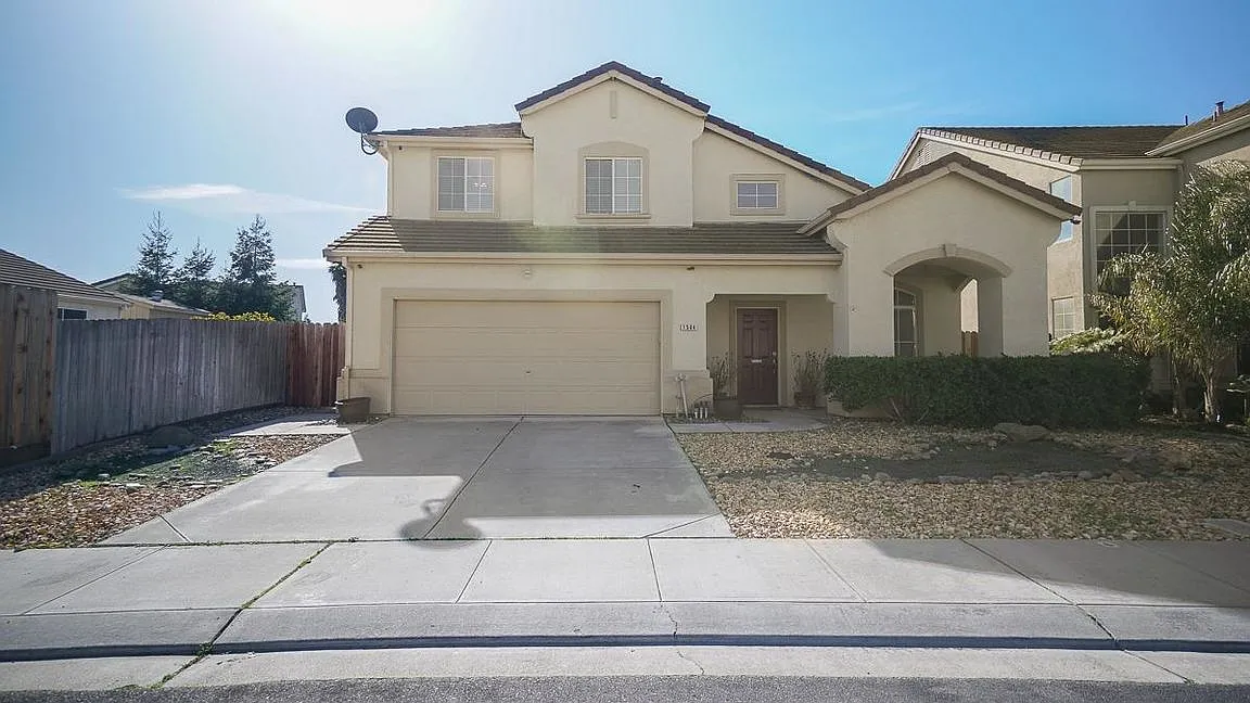 1504 Blush St photo 1