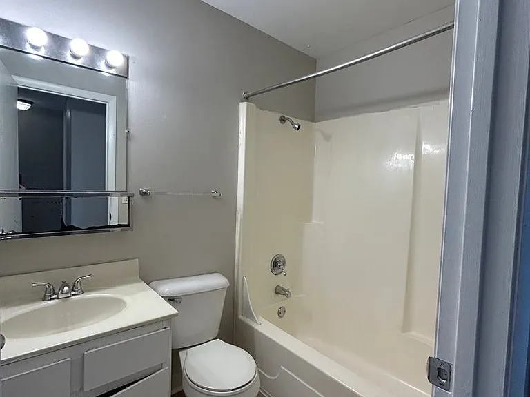 Candlelite Apartments — Photo 111