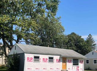 208 Welch Dr, Lincoln, IL 62656