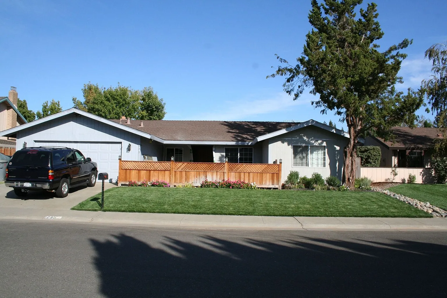 235 Alderglen Dr photo 1