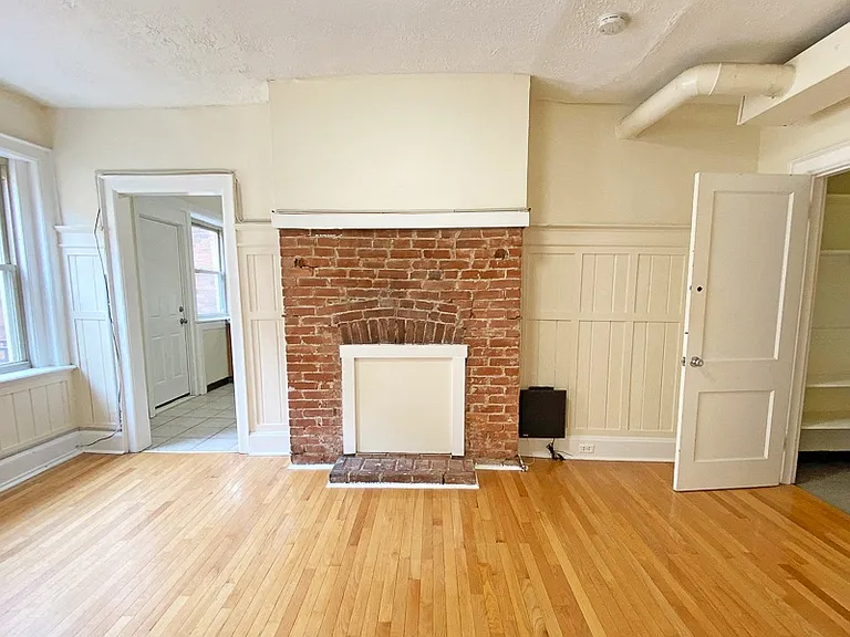5754 Howe St — Photo 12