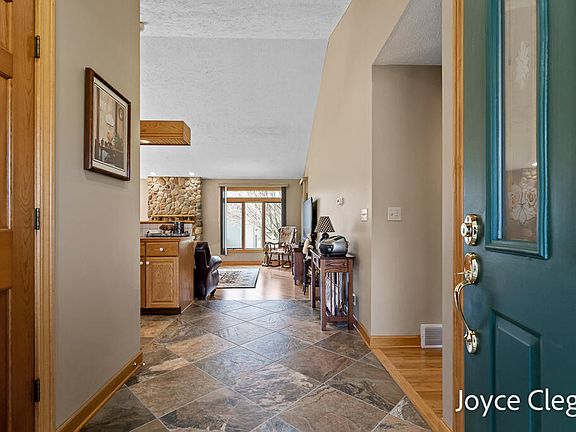 5th image of 4596 Jack Pine Dr