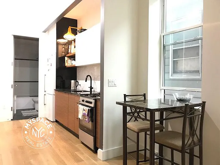 83 Winthrop St #3B — Photo 1