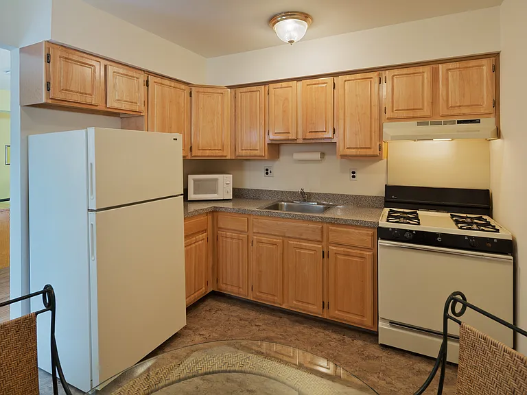 Pickwick Apartments — Photo 8