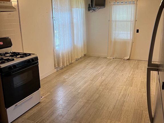 3rd image of 505 Girard St