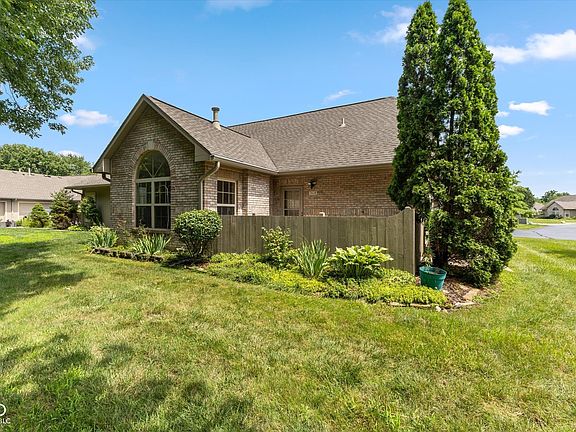3rd image of 7618 Briarstone Ln