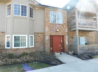 30528 Oakridge Manor Dr, Roseville, MI 48066