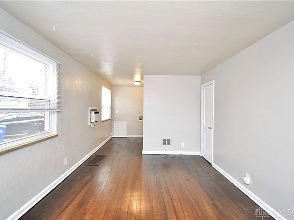 5th image of 113 Niagara Ave