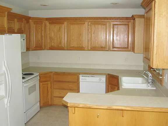 5th image of 890 E 25th St