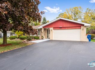 7708 W 92nd St, Hickory Hills, IL 60457