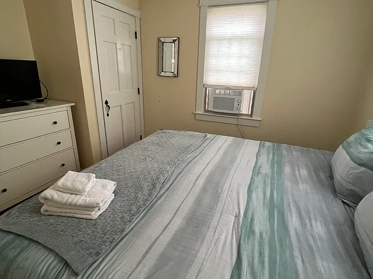 118 Knott Ave — Photo 9