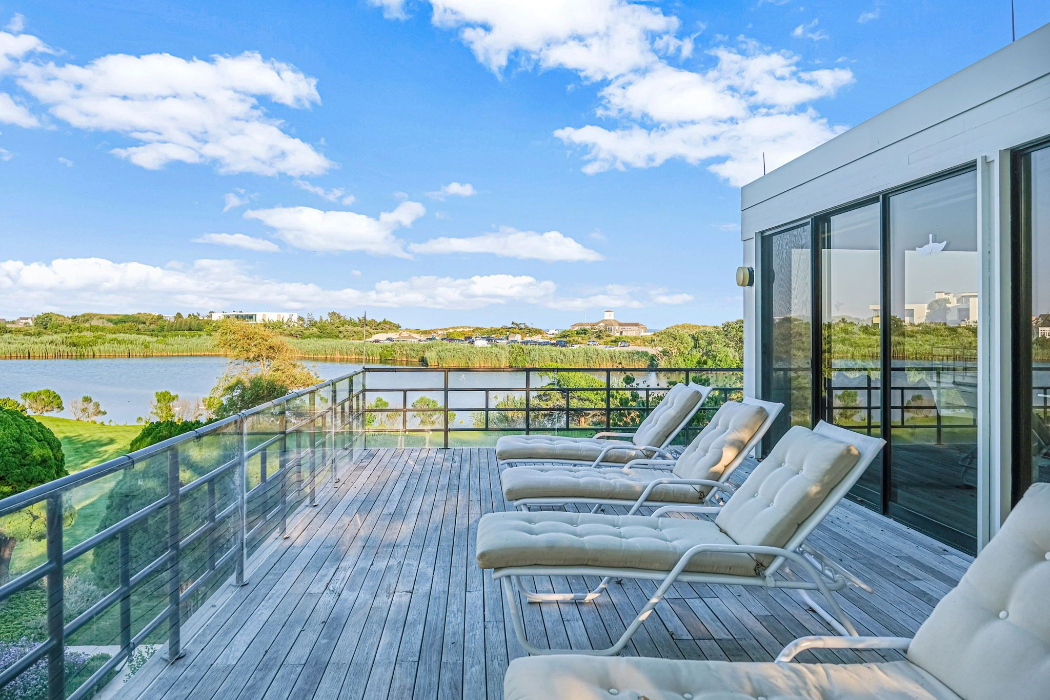 359 Meadow Ln in Southampton Out East