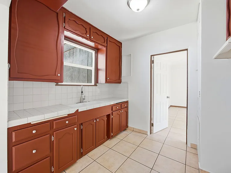 2565 Kansas Ave #B — Photo 1