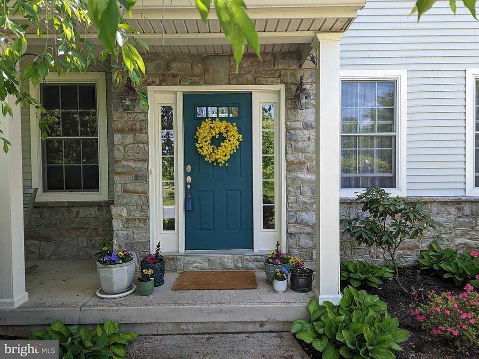 1st image of 140 Lois Ln