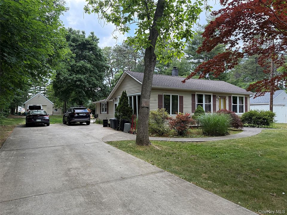 2nd image of 174 Middle Island Road