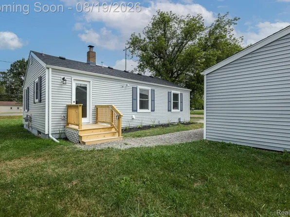 5318 E Bristol Rd, Burton, MI 48519