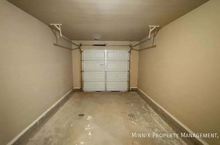 2413 N Avenue O — Photo 15
