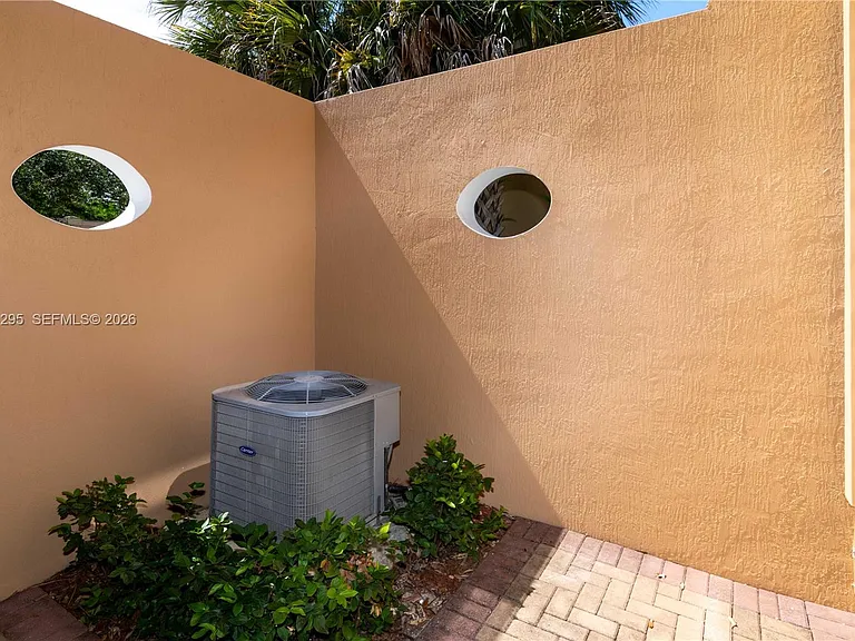 1510 SW 147th Ter — Photo 12