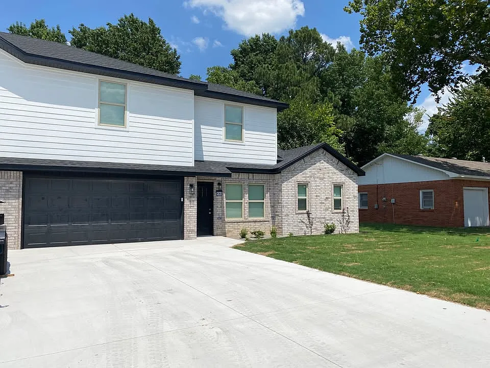 3 bed, 2.5 bath, 1402 sqft, $1,900 — Photo 2