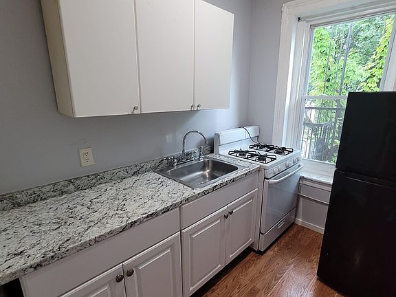 3rd image of 364 Bergen Ave #3A