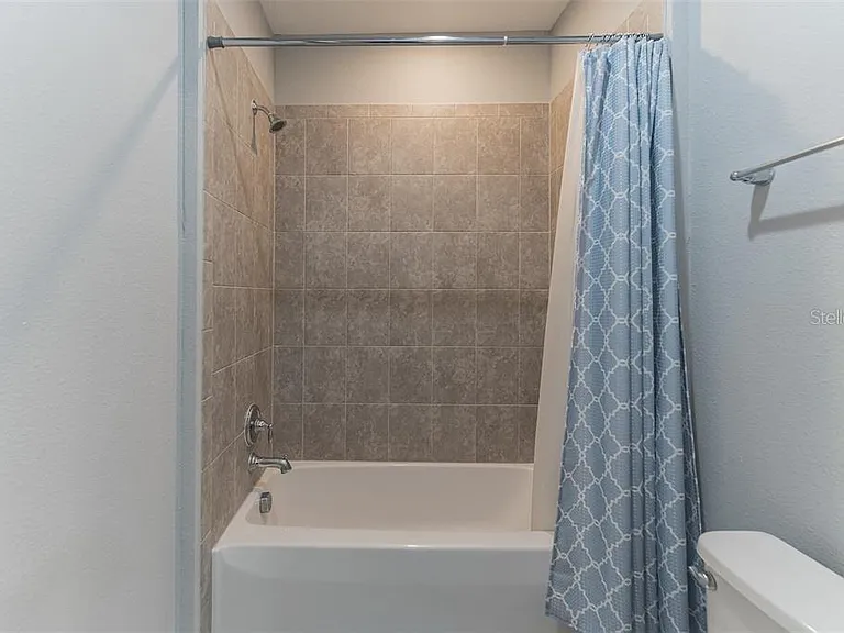 490 Captiva Dr — Photo 17