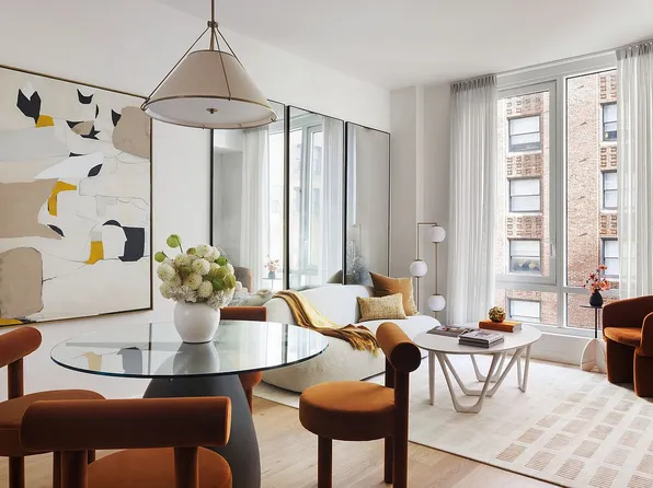 135 E 47th St #4A, New York, NY 10017