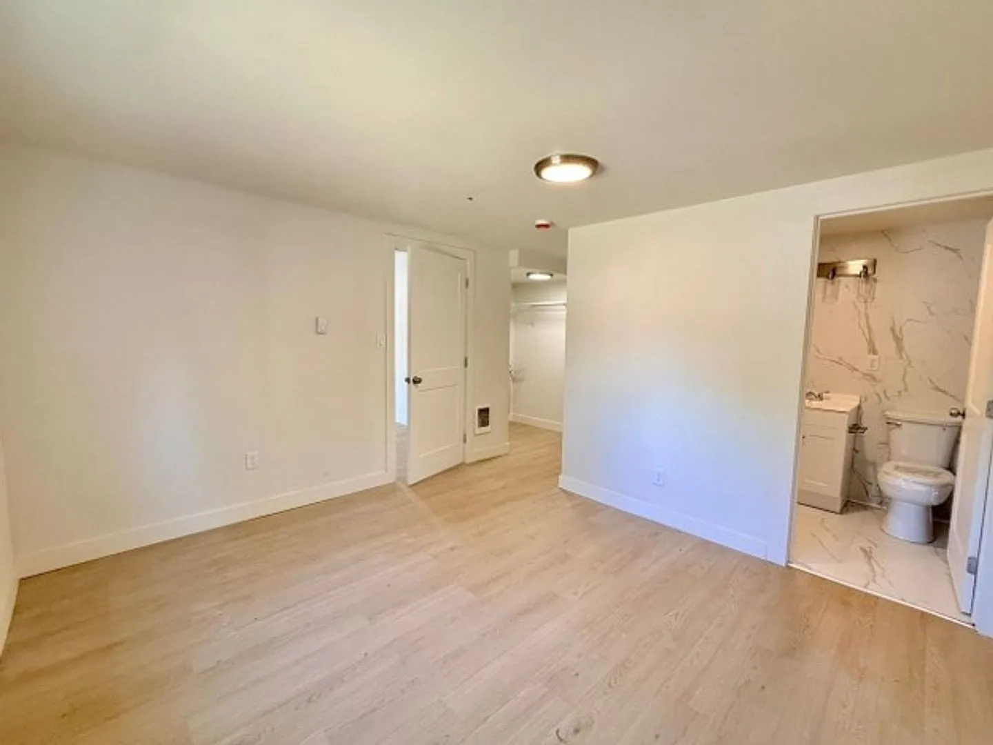 3 bed, 1.5 bath, 1141 sqft, $3,200 — Photo 3
