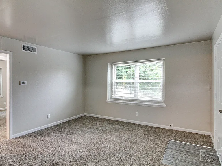 Yukon Heights Apartments — Photo 36