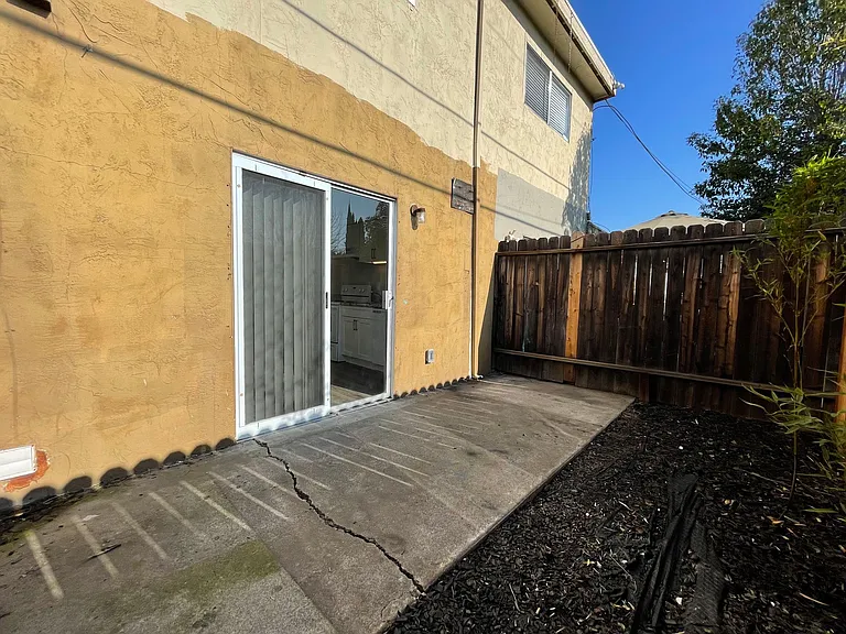 764 E Swain Road — Photo 6
