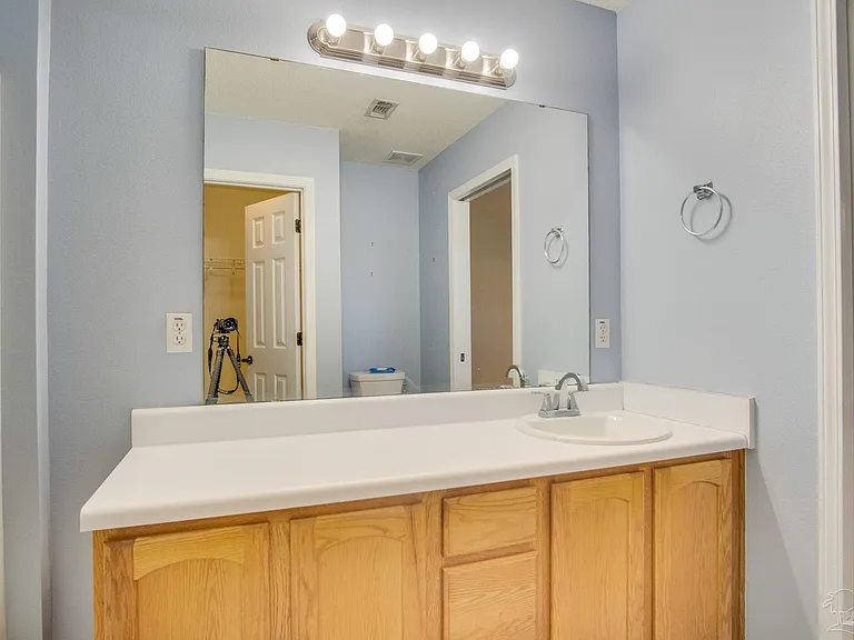 2745 Monroe St — Photo 15