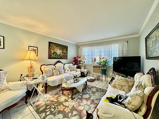 Rented by Astoria Realty | media 10