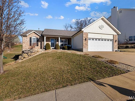 3rd image of 1375 Mosswoods Dr